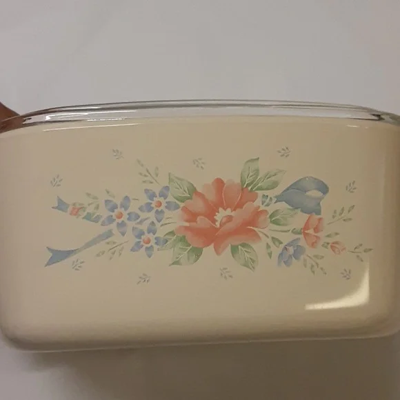 Corningware Wildflower on cream 1.5 qt ceramic casserole w lid Like new unusual - Picture 2 of 7